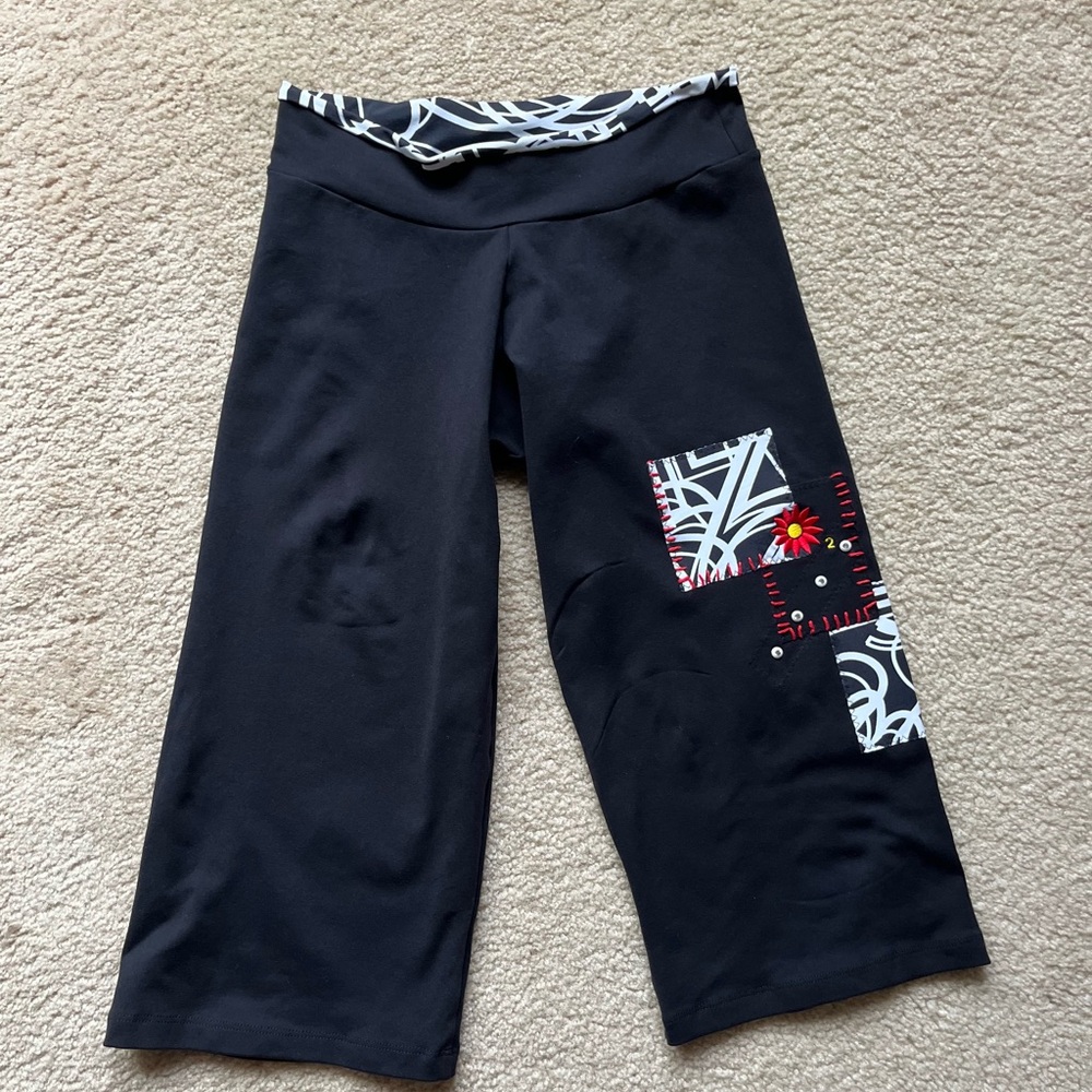 Women's Margarita Supplex Asana Black Daisy Yoga Long Shorts Size 4
